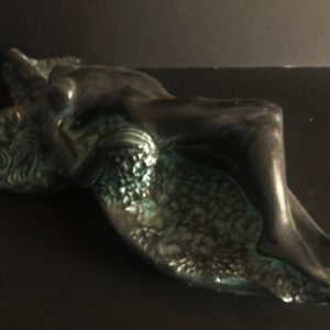 Escultura “Mulher deitada”