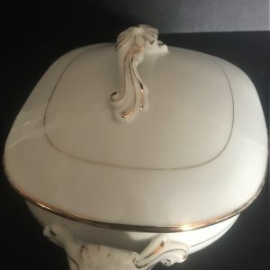 Terrina porcelana V.A. marca 28 (1881 a 1921)