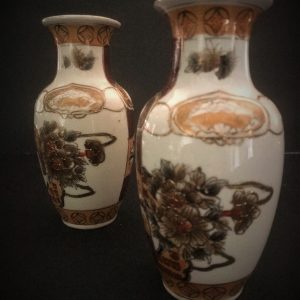 Par de jarras em porcelana da china.
