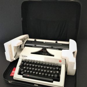 Máquina de escrever “Olympia” – Anos 80