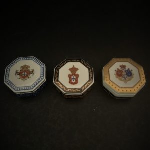Conjunto de 3 caixainhas oitavadas porcelana-Marcadas