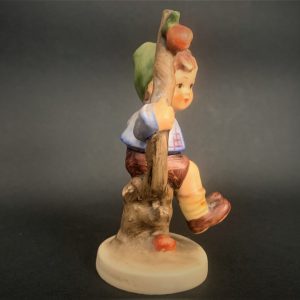 Estatueta porcelana Hummel & Goebel-TMK3 (1960 a 1972) Peça #142
